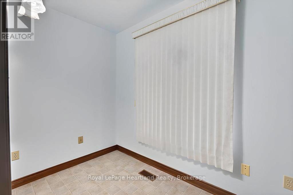 146 Princess Street W, Central Huron, Ontario  N0M 1L0 - Photo 17 - X12955578