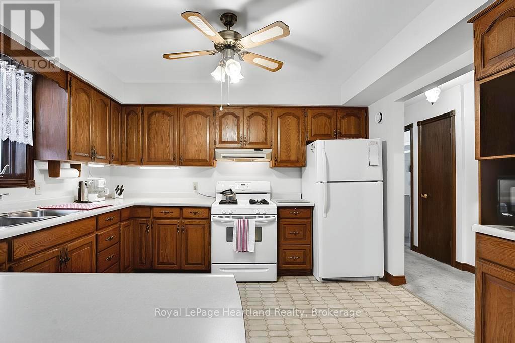 Photo 9 of 39 for 146 Princess Street W