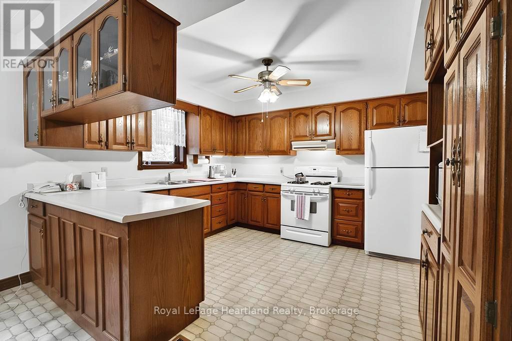 146 Princess Street W, Central Huron, Ontario  N0M 1L0 - Photo 8 - X12955578