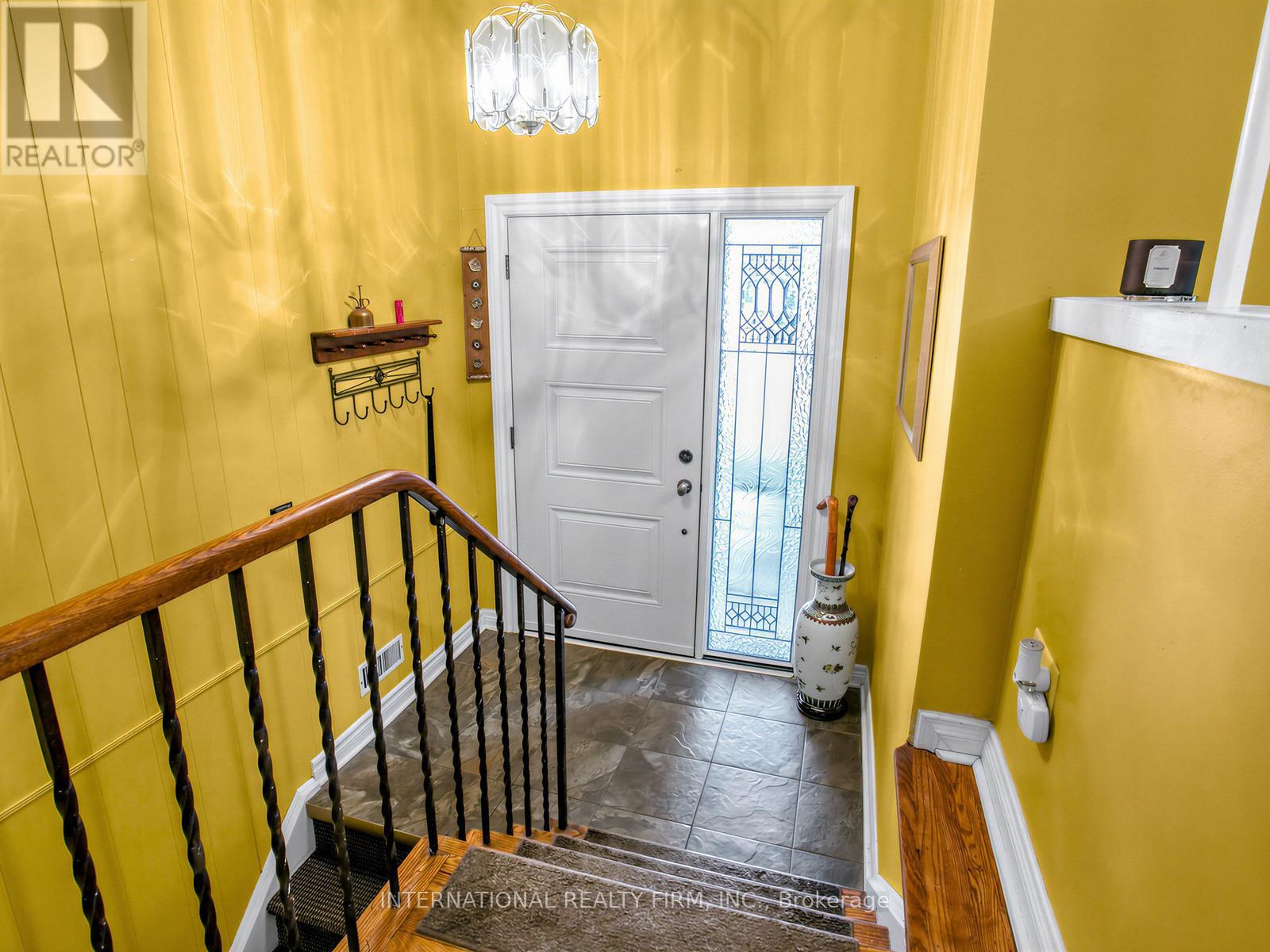 5 Castlebar Road, Toronto, Ontario  M8Z 2J4 - Photo 4 - W12955504