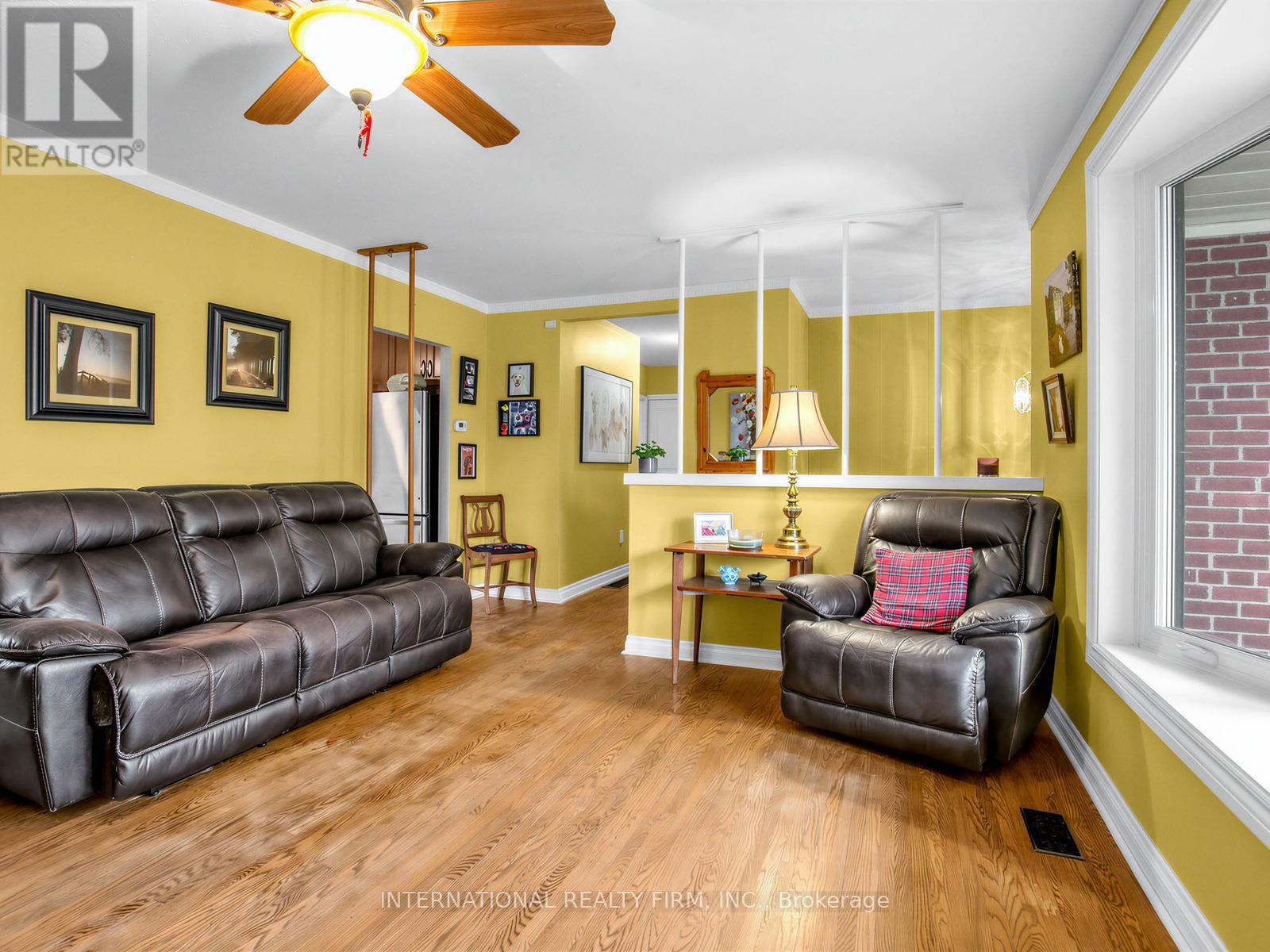 5 Castlebar Road, Toronto, Ontario  M8Z 2J4 - Photo 7 - W12955504