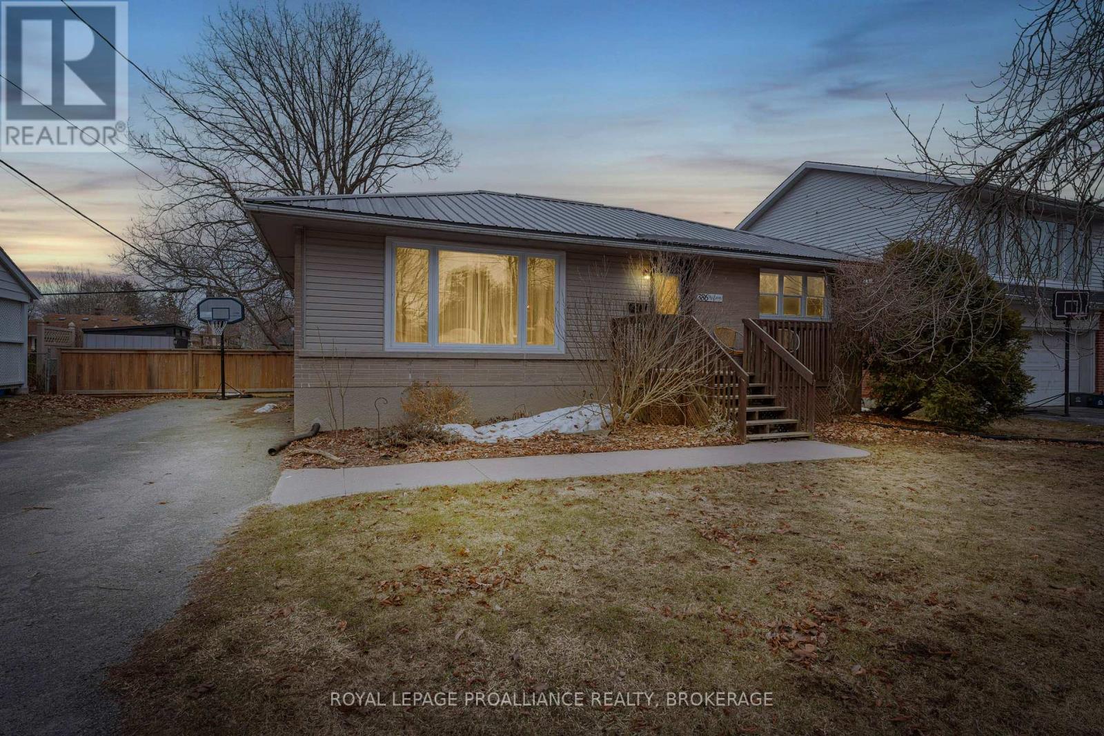 386 Mcewen Drive, Kingston, Ontario  K7M 3W3 - Photo 1 - X12955400