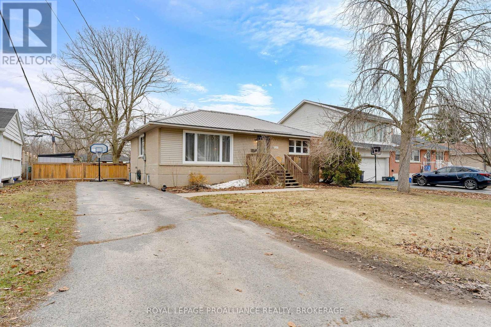 386 Mcewen Drive, Kingston, Ontario  K7M 3W3 - Photo 3 - X12955400