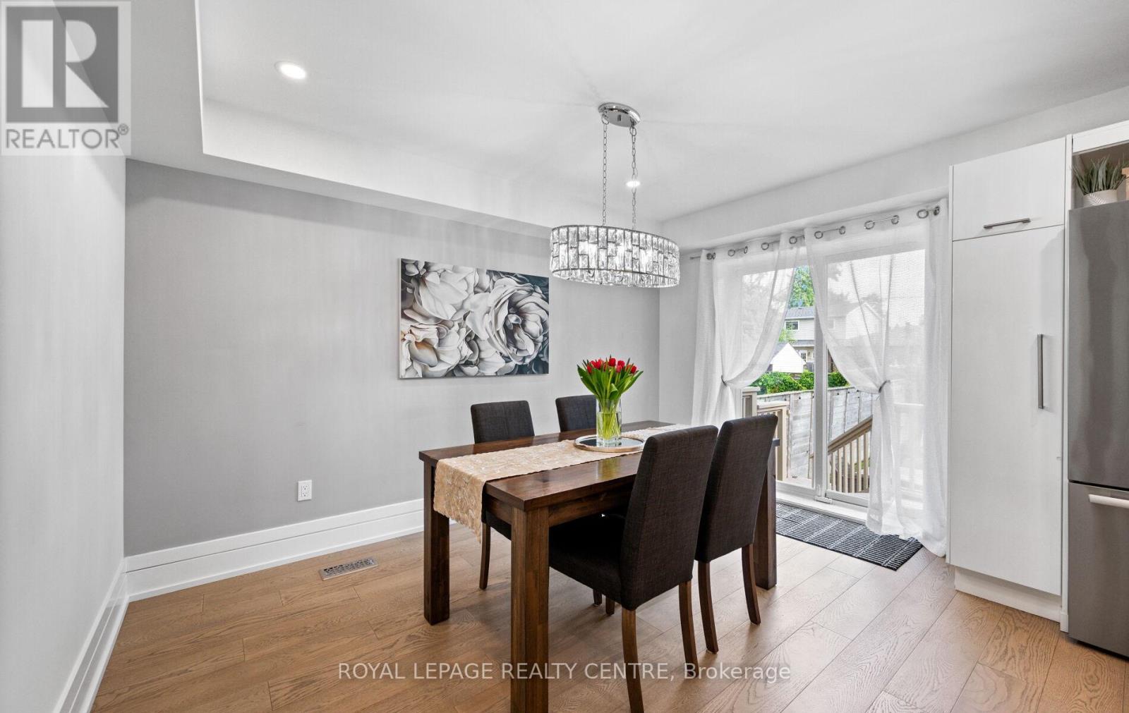 1071 Westmount Avenue, Mississauga, Ontario  L5E 1X5 - Photo 12 - W12959288