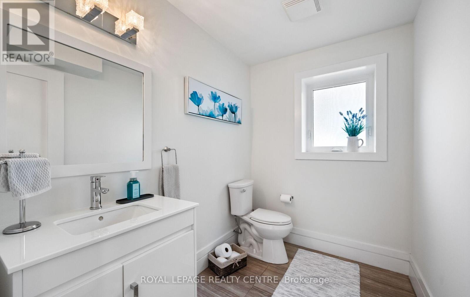 1071 Westmount Avenue, Mississauga, Ontario  L5E 1X5 - Photo 13 - W12959288