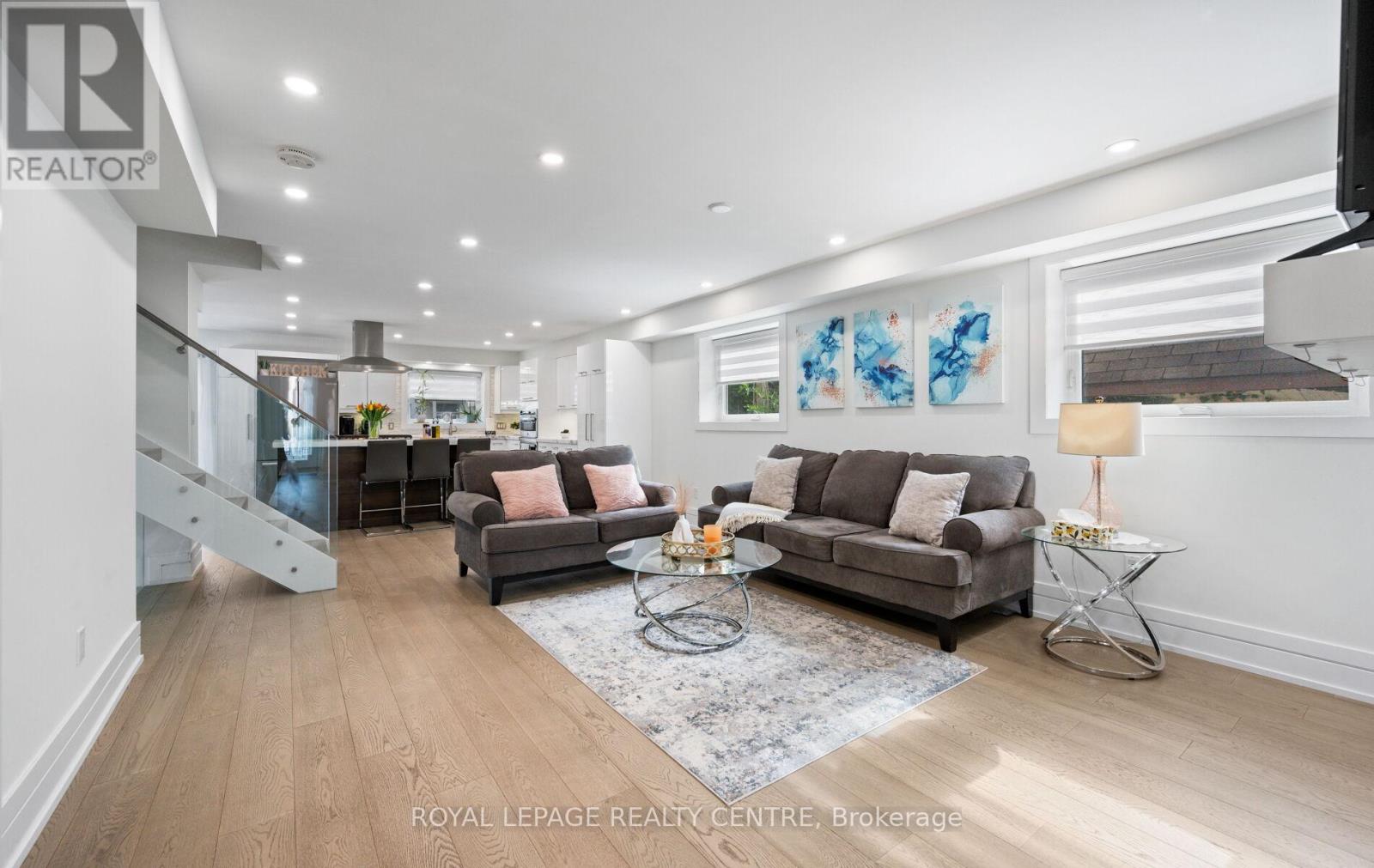 1071 Westmount Avenue, Mississauga, Ontario  L5E 1X5 - Photo 6 - W12959288