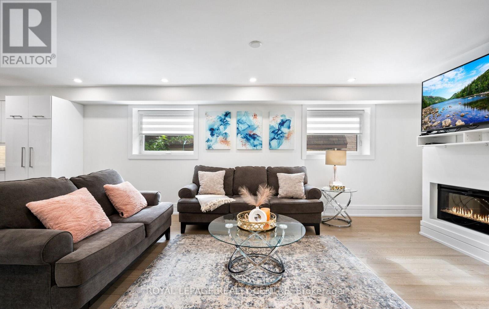 1071 Westmount Avenue, Mississauga, Ontario  L5E 1X5 - Photo 7 - W12959288