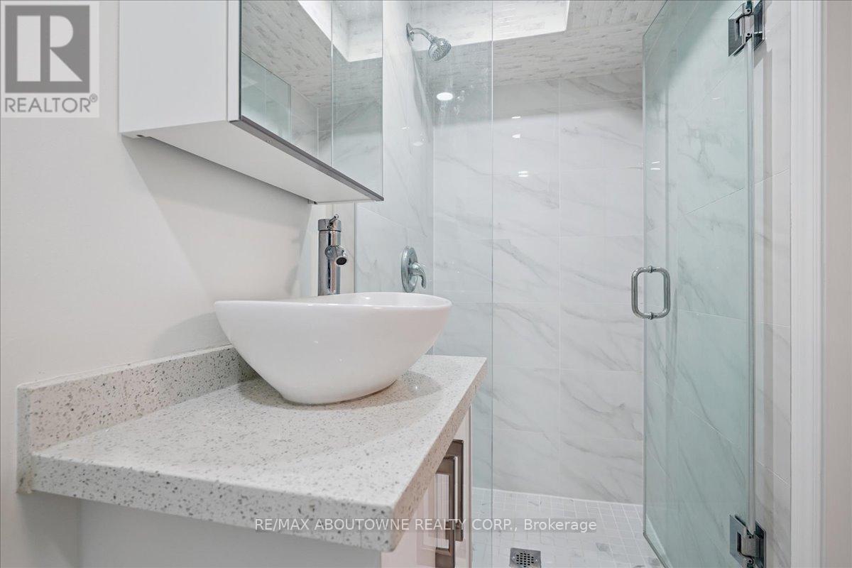 Lower - 436 Concord Avenue, Toronto, Ontario  M6H 2P8 - Photo 16 - W12959310