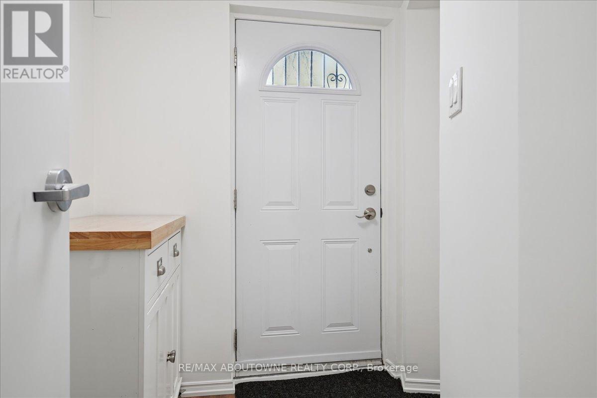 Lower - 436 Concord Avenue, Toronto, Ontario  M6H 2P8 - Photo 3 - W12959310