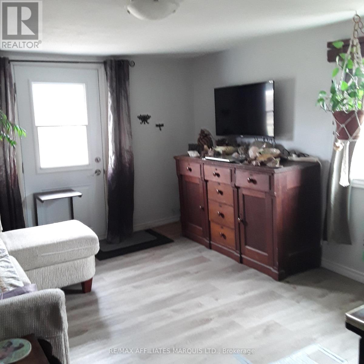 10390 Hanesville Road W, South Dundas, Ontario K0E 1C0 - Photo 12 - X12932588