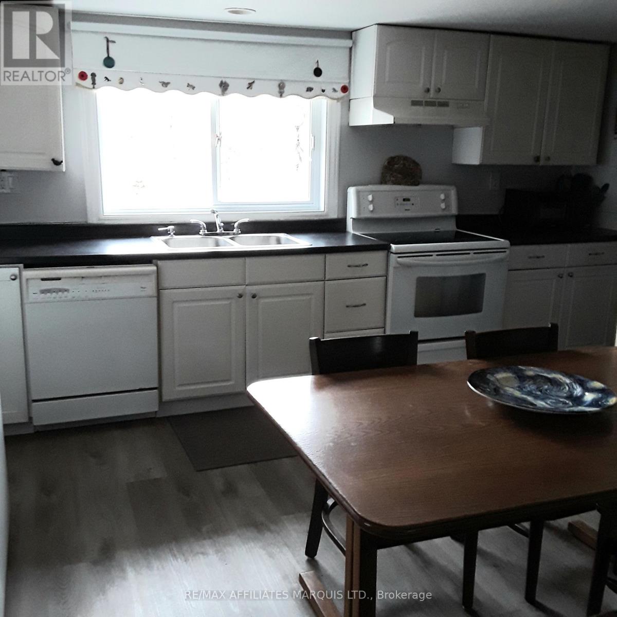 10390 Hanesville Road W, South Dundas, Ontario K0E 1C0 - Photo 3 - X12932588