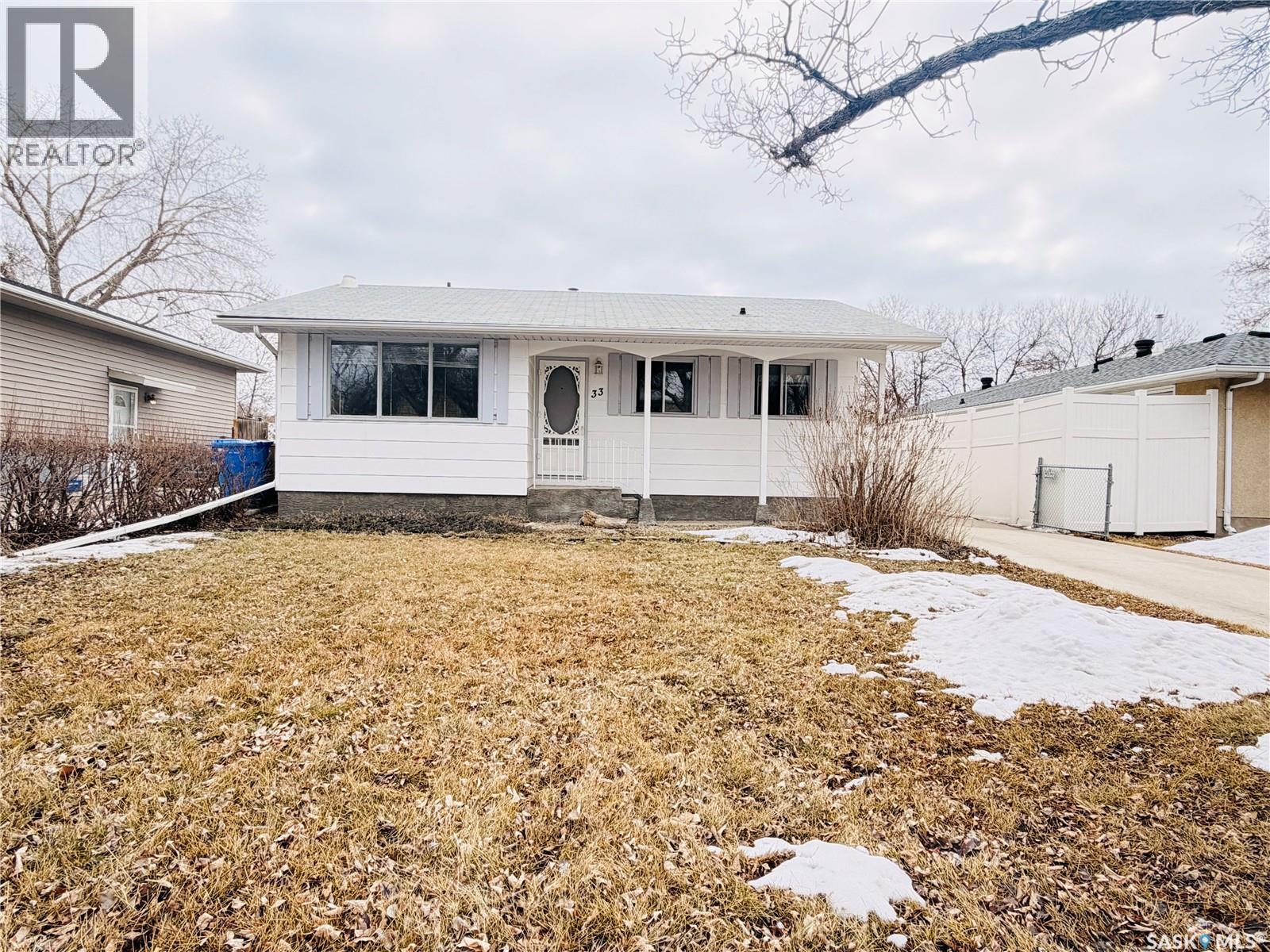 33 WILLOWVIEW STREET, Regina, Saskatchewan