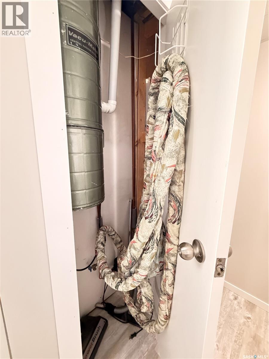 33 Willowview Street, Regina, Saskatchewan  S4R 5K2 - Photo 33 - SK032085