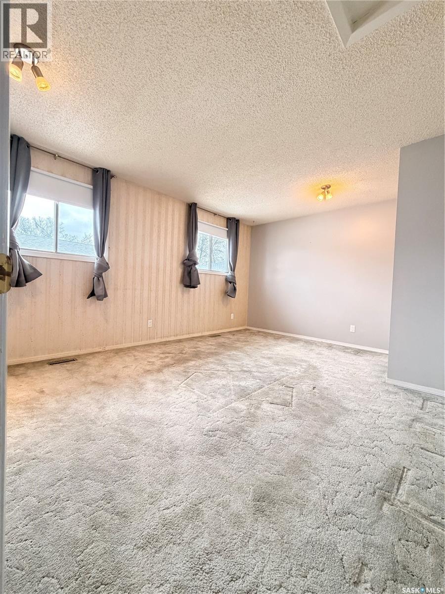 33 Willowview Street, Regina, Saskatchewan  S4R 5K2 - Photo 8 - SK032085