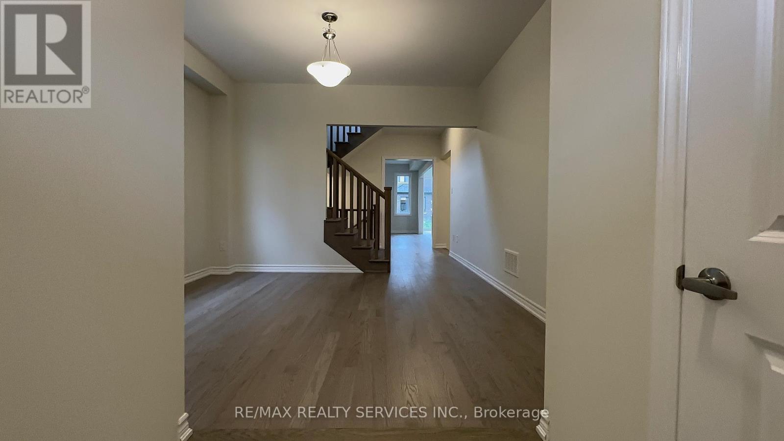 10 Molnar Crescent, Brant, Ontario  N3T 0X3 - Photo 5 - X12959312