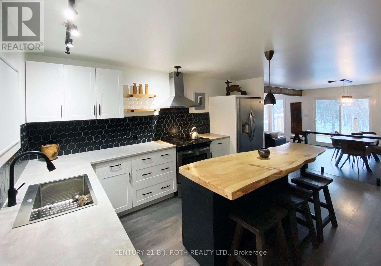 8101 Kings River Road, Ramara, Ontario  L0K 2B0 - Photo 6 - S12955600