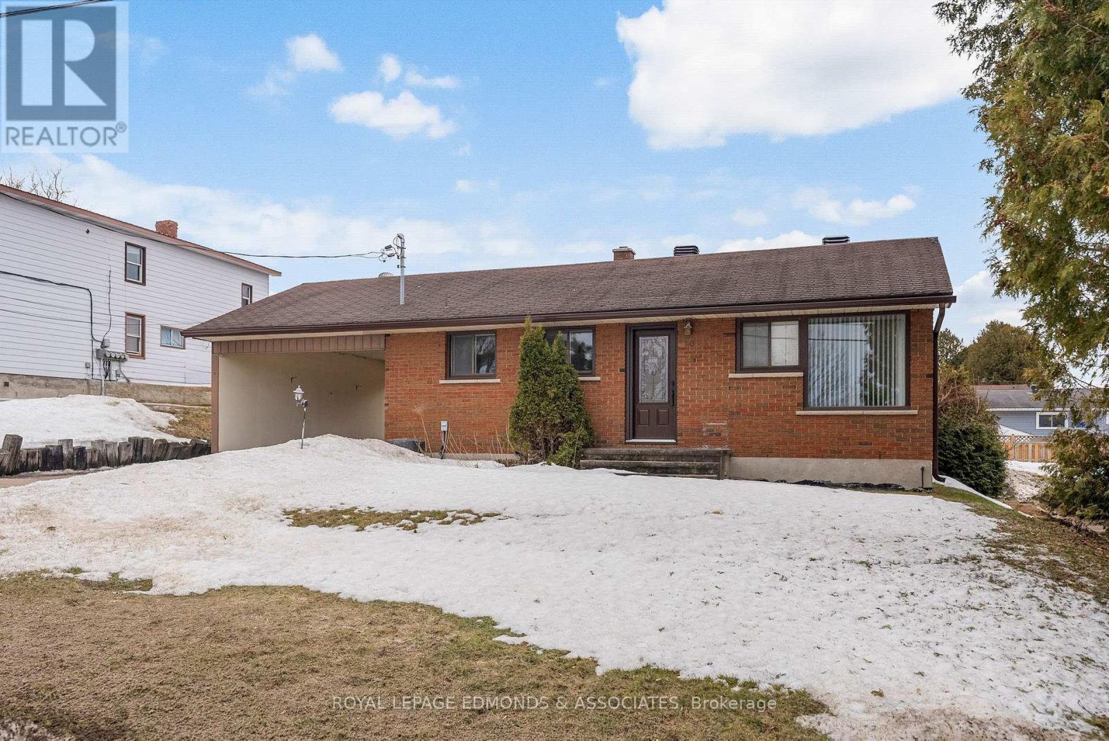 90 Deacon Street, Pembroke, Ontario  K8A 2J4 - Photo 4 - X12870448