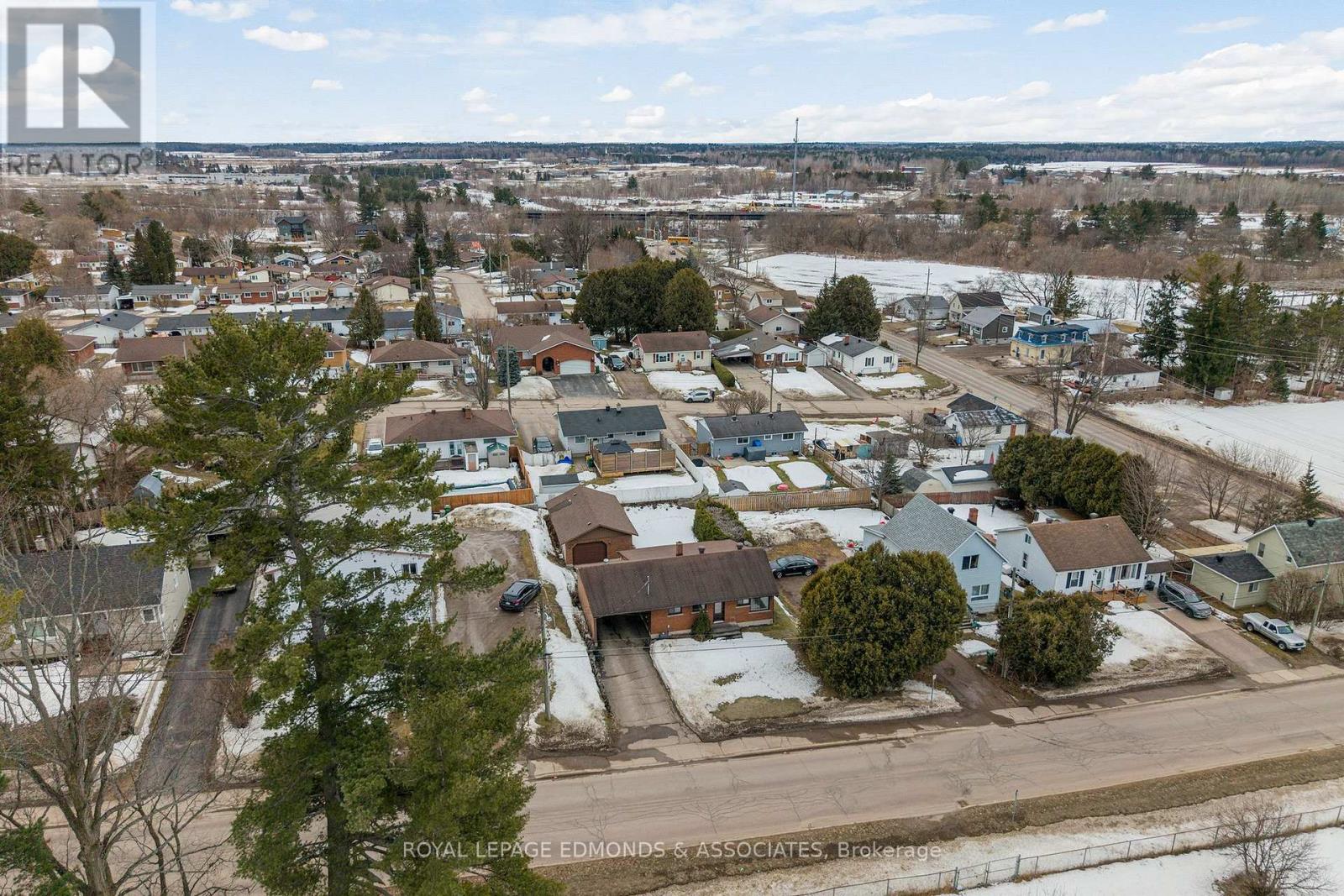 90 Deacon Street, Pembroke, Ontario  K8A 2J4 - Photo 5 - X12870448