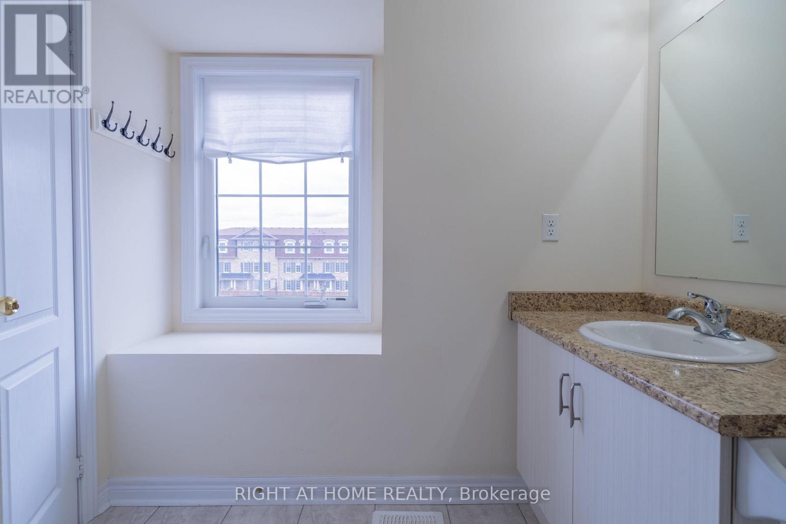 1518 Shepway Mews, Pickering, Ontario  L1X 0C7 - Photo 26 - E12949756