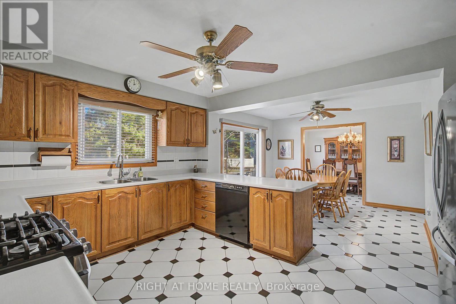 9 Lady Diana Court, Whitchurch-Stouffville, Ontario  L4A 2C9 - Photo 17 - N12959278