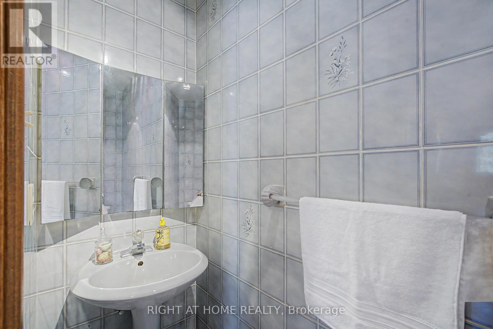 9 Lady Diana Court, Whitchurch-Stouffville, Ontario  L4A 2C9 - Photo 20 - N12959278