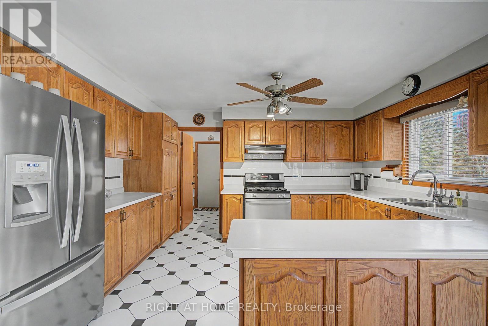 9 Lady Diana Court, Whitchurch-Stouffville, Ontario  L4A 2C9 - Photo 15 - N12959278