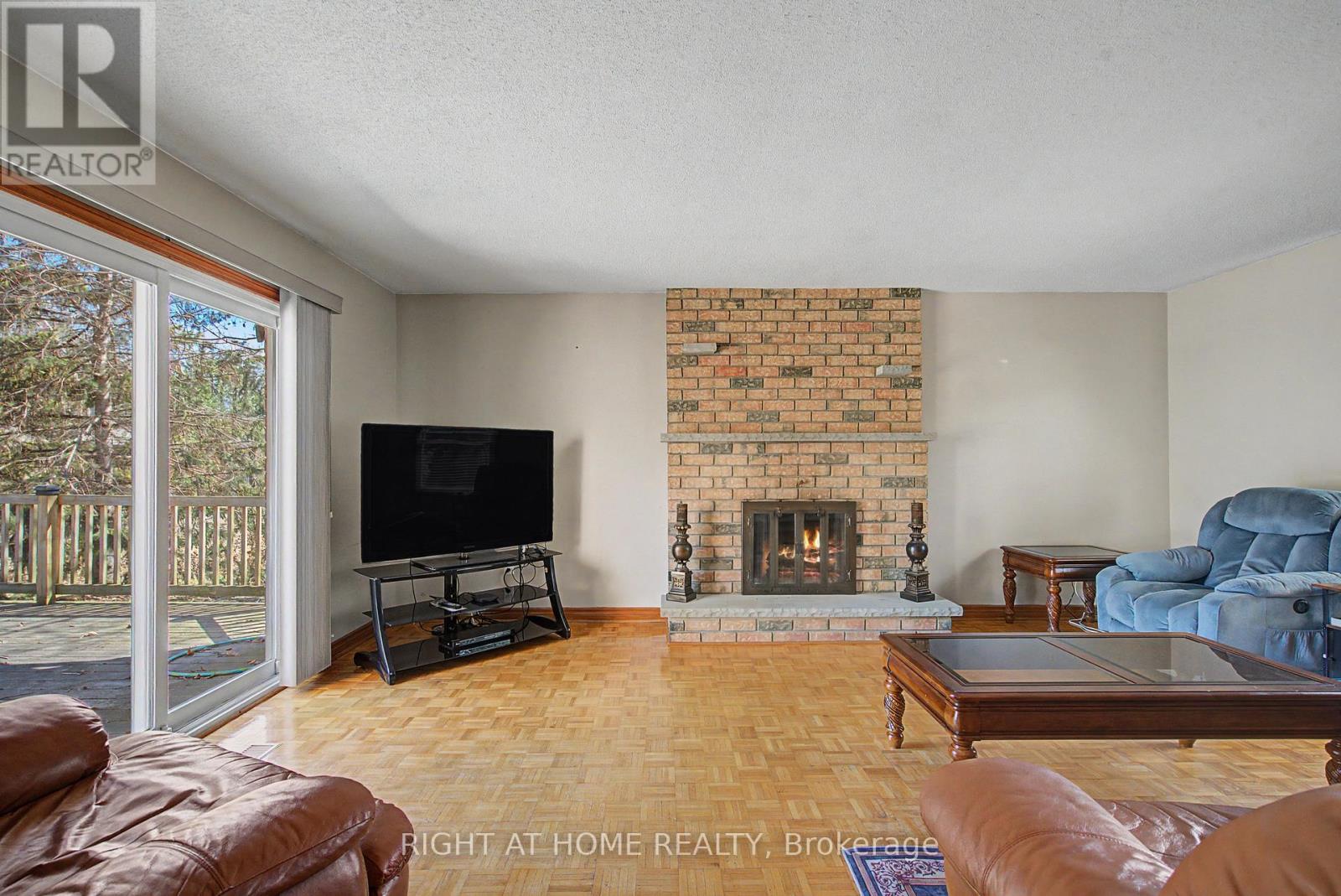 9 Lady Diana Court, Whitchurch-Stouffville, Ontario  L4A 2C9 - Photo 9 - N12959278