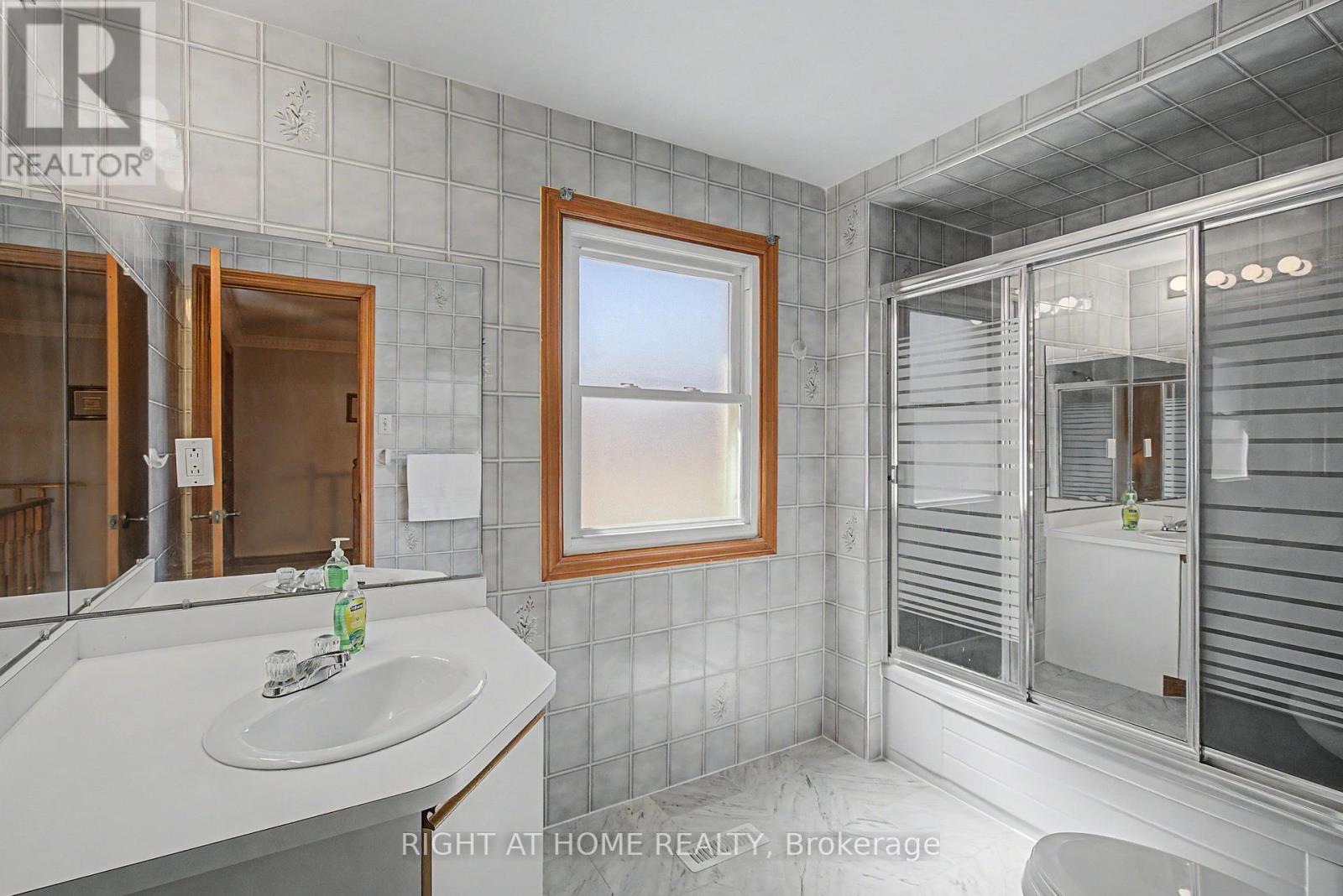 9 Lady Diana Court, Whitchurch-Stouffville, Ontario  L4A 2C9 - Photo 30 - N12959278