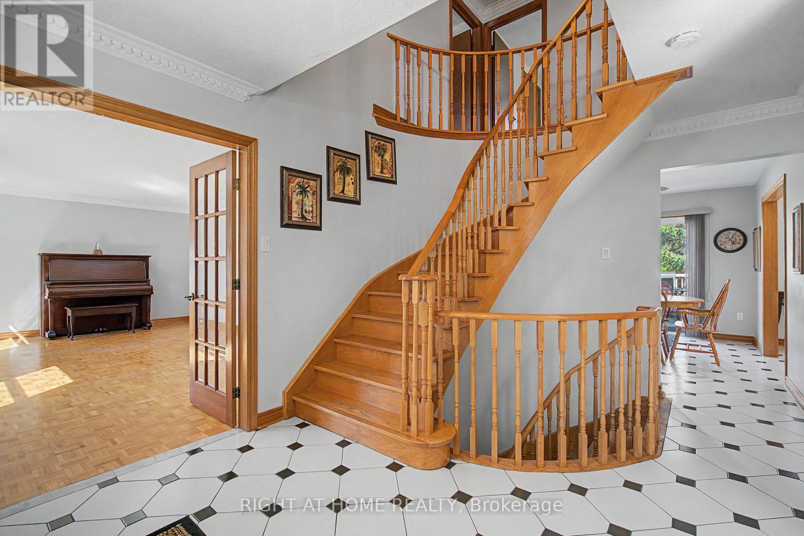 9 Lady Diana Court, Whitchurch-Stouffville, Ontario  L4A 2C9 - Photo 6 - N12959278