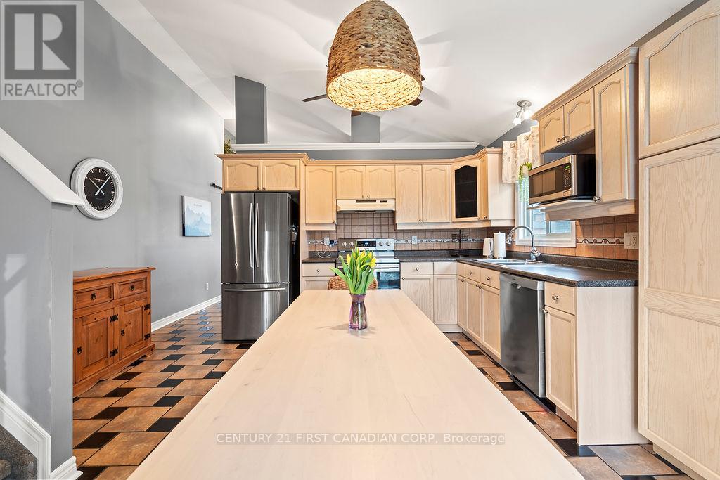 17 Cottonwood Drive E, St. Thomas, Ontario  N5P 4M3 - Photo 14 - X12959332