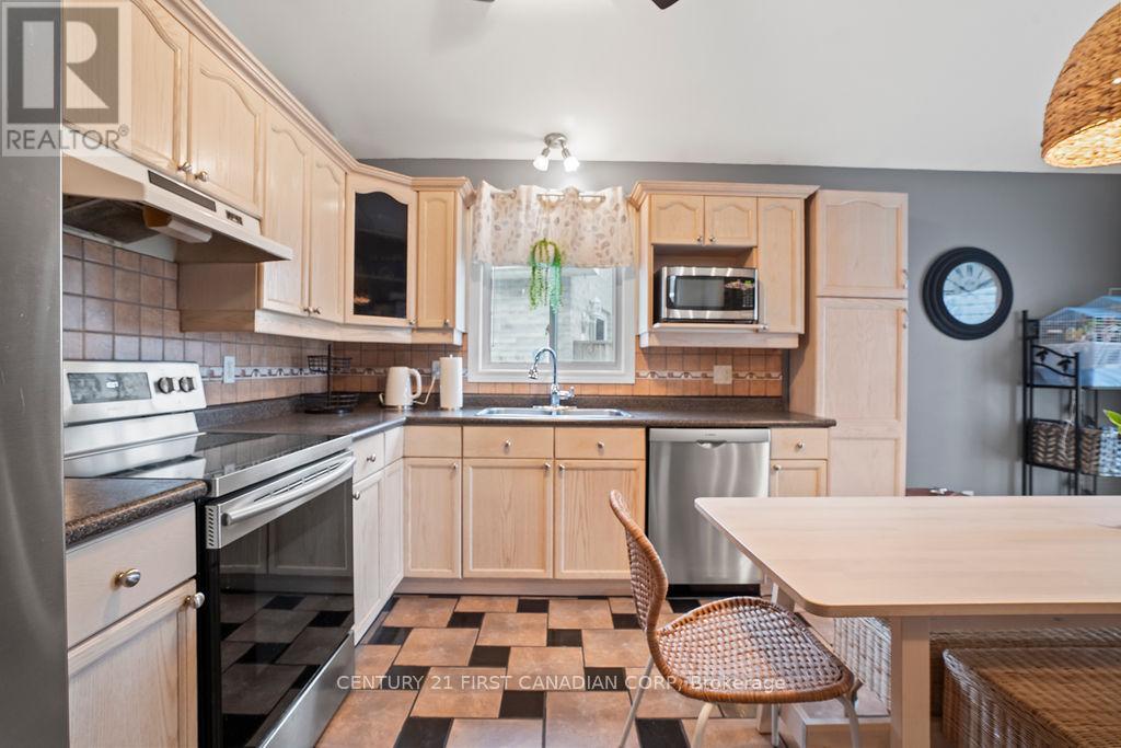 17 Cottonwood Drive E, St. Thomas, Ontario  N5P 4M3 - Photo 18 - X12959332