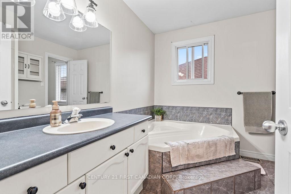 17 Cottonwood Drive E, St. Thomas, Ontario  N5P 4M3 - Photo 26 - X12959332
