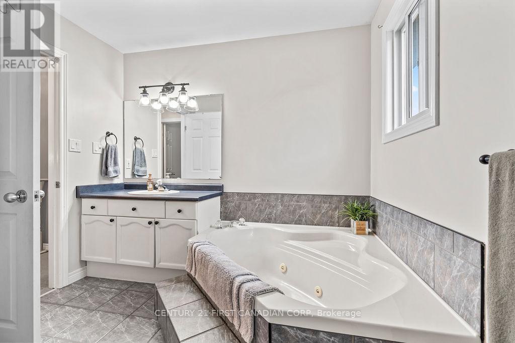17 Cottonwood Drive E, St. Thomas, Ontario  N5P 4M3 - Photo 27 - X12959332