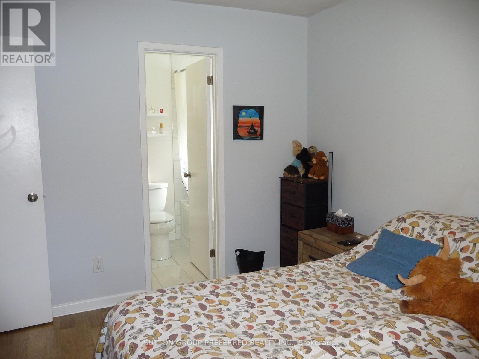 96 Beechbank Crescent, London South, Ontario  N6E 2P3 - Photo 11 - X12959384