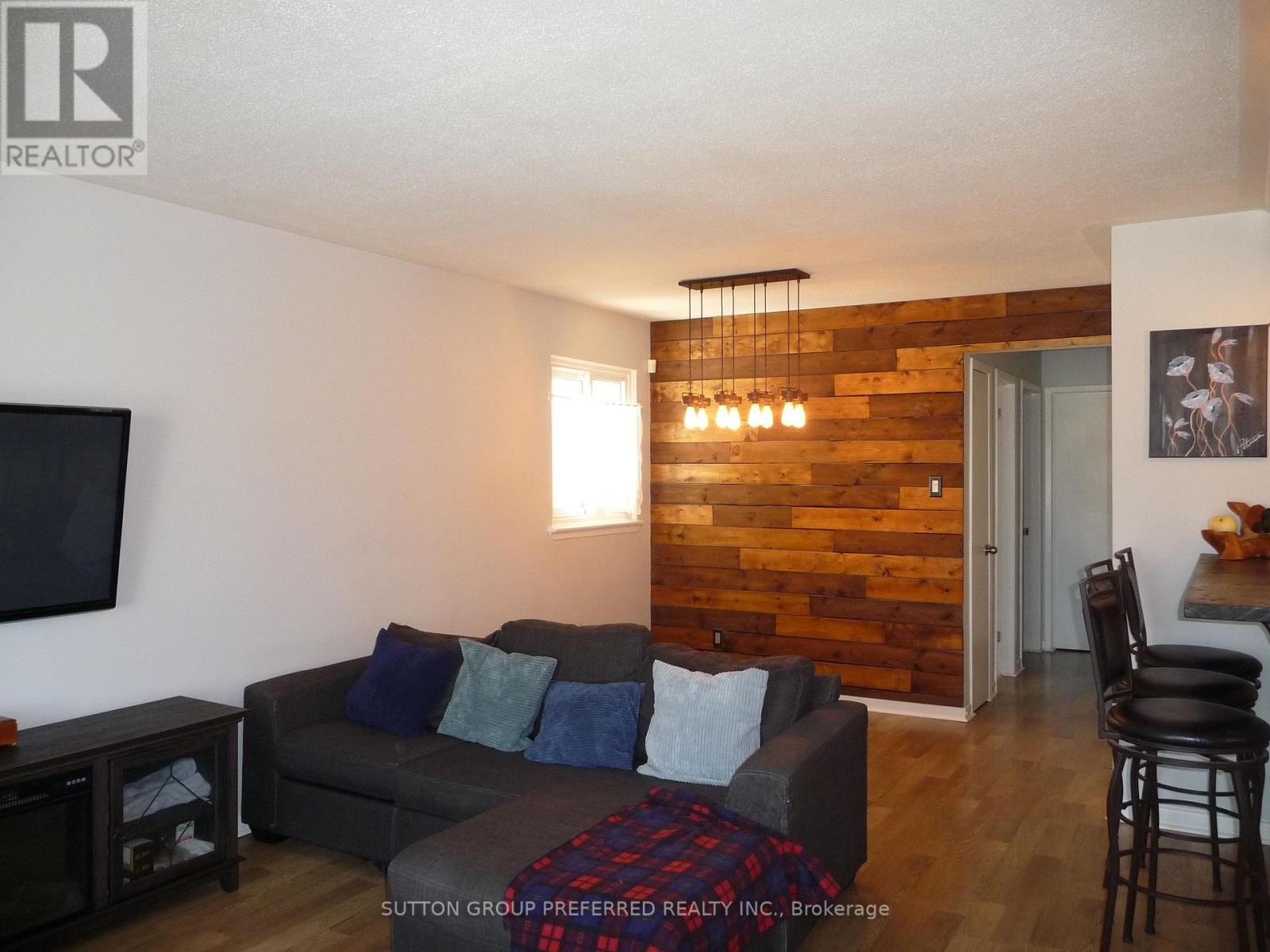 96 Beechbank Crescent, London South, Ontario  N6E 2P3 - Photo 4 - X12959384