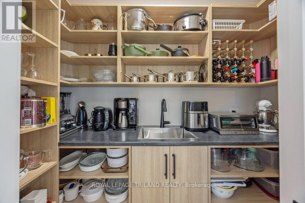 1566 Ed Ervasti Lane, London South, Ontario  N6K 5R7 - Photo 17 - X12959402