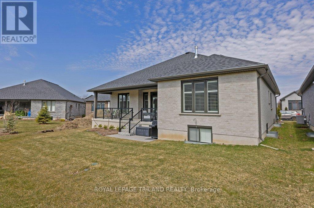 1566 Ed Ervasti Lane, London South, Ontario  N6K 5R7 - Photo 37 - X12959402