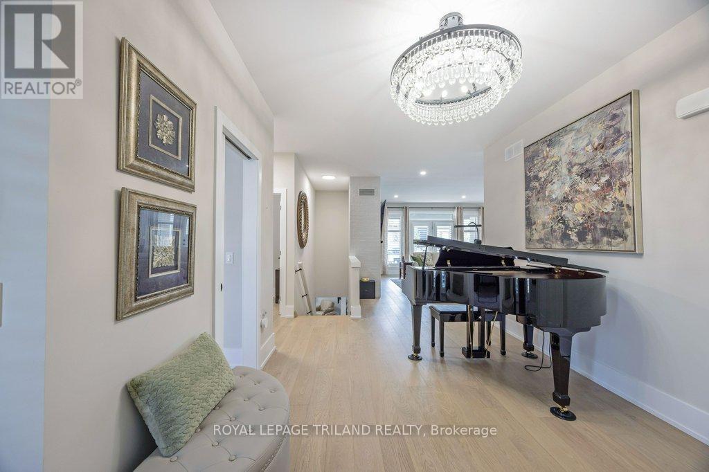 1566 Ed Ervasti Lane, London South, Ontario  N6K 5R7 - Photo 4 - X12959402