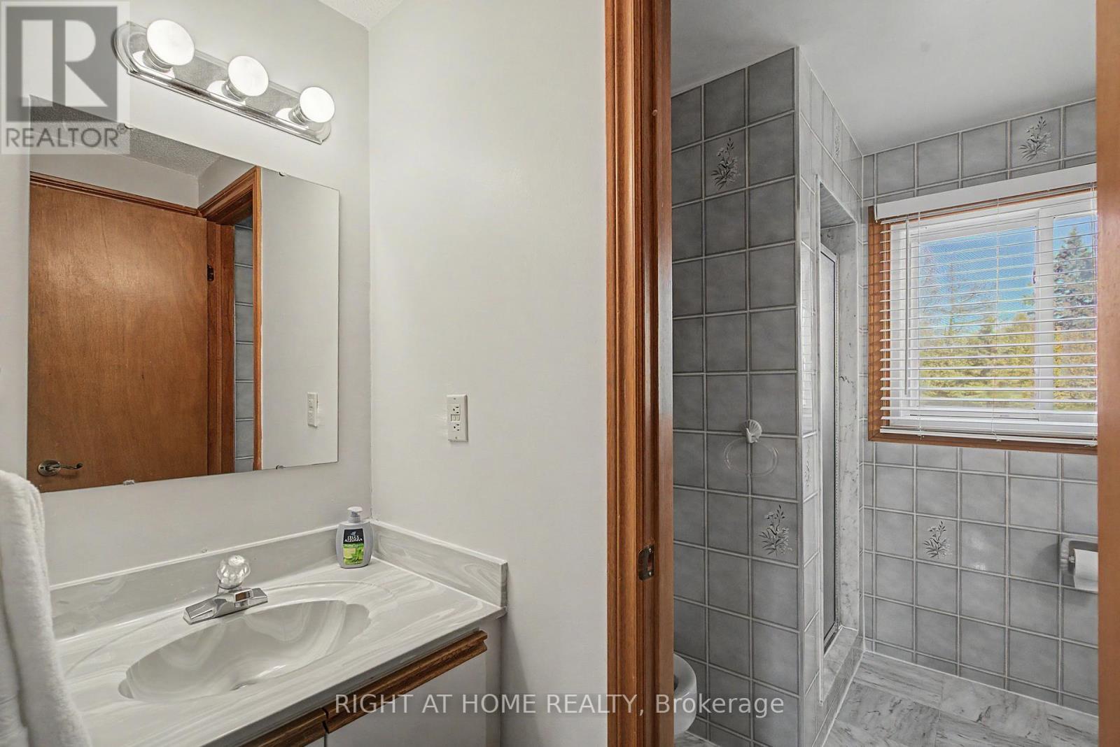 9 Lady Diana Court, Whitchurch-Stouffville, Ontario  L4A 2C9 - Photo 24 - N12959278