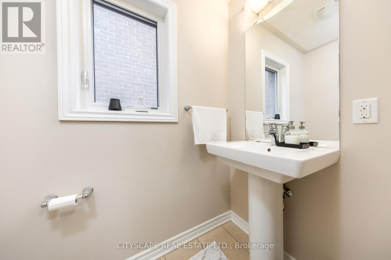 121 Crafter Crescent, Hamilton, Ontario  L8J 0H8 - Photo 17 - X12941810