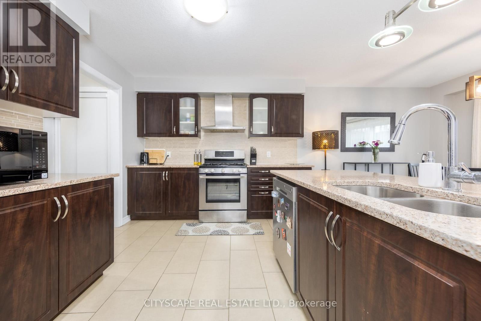 121 Crafter Crescent, Hamilton, Ontario  L8J 0H8 - Photo 11 - X12941810