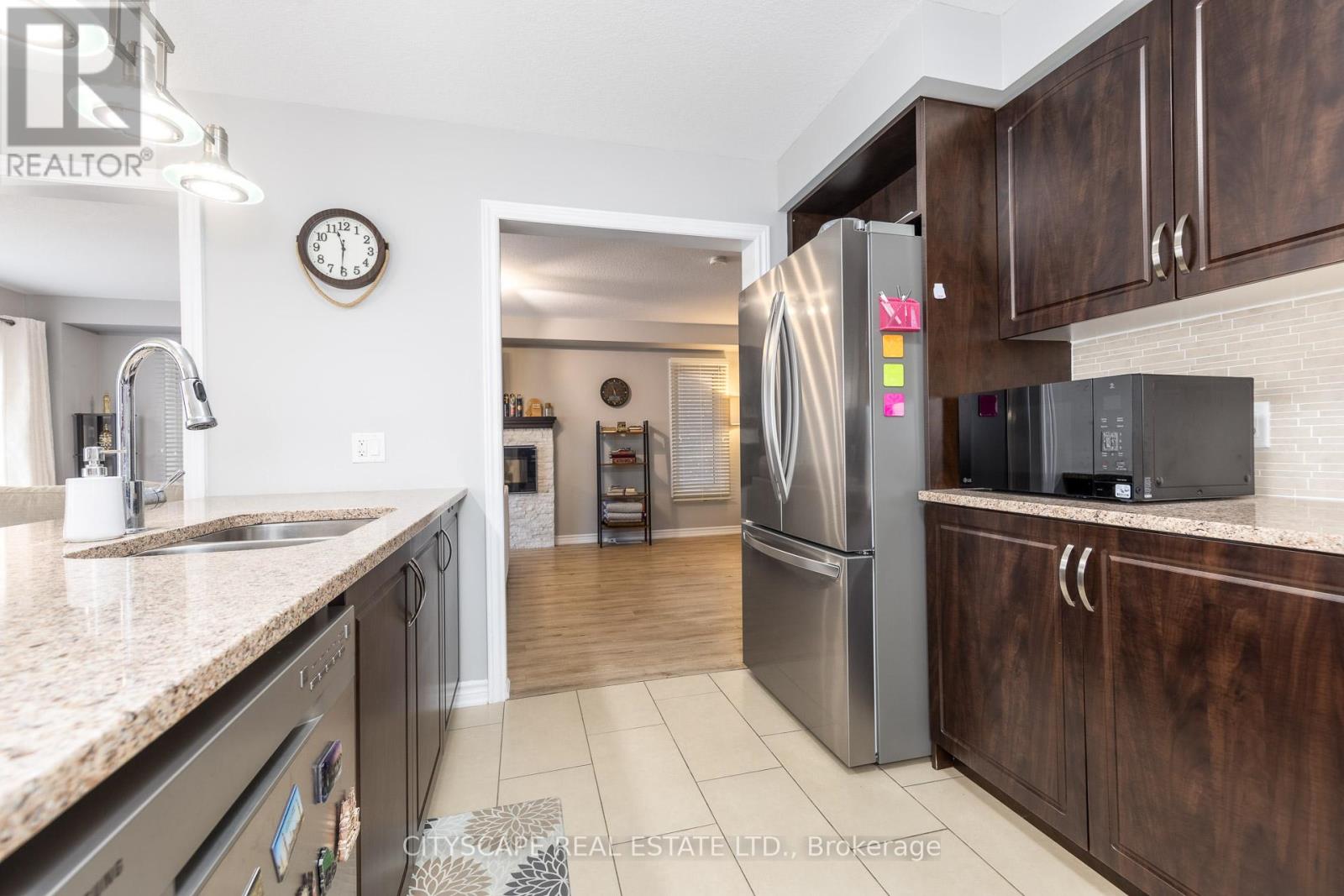 121 Crafter Crescent, Hamilton, Ontario  L8J 0H8 - Photo 12 - X12941810