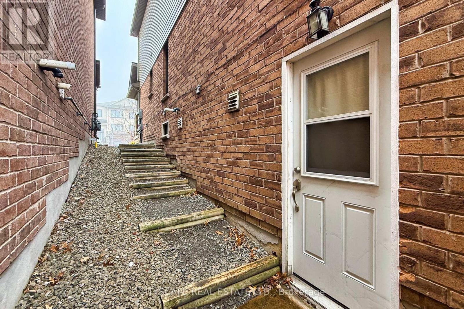 121 Crafter Crescent, Hamilton, Ontario  L8J 0H8 - Photo 34 - X12941810