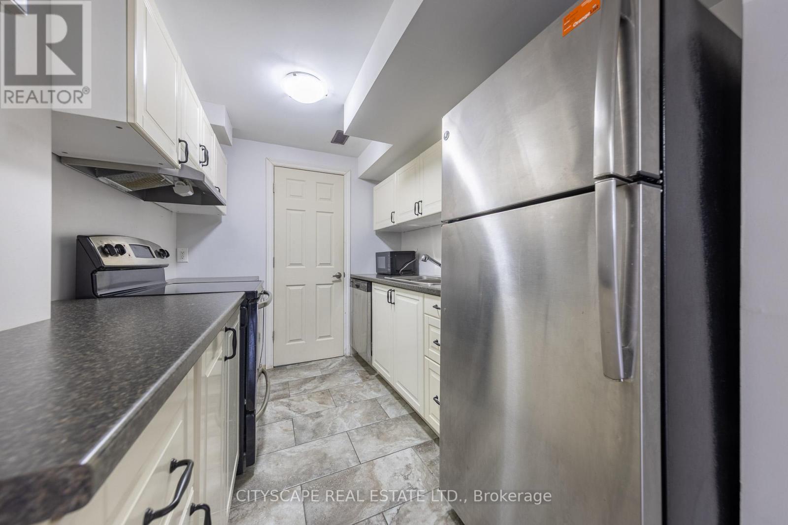 121 Crafter Crescent, Hamilton, Ontario  L8J 0H8 - Photo 38 - X12941810