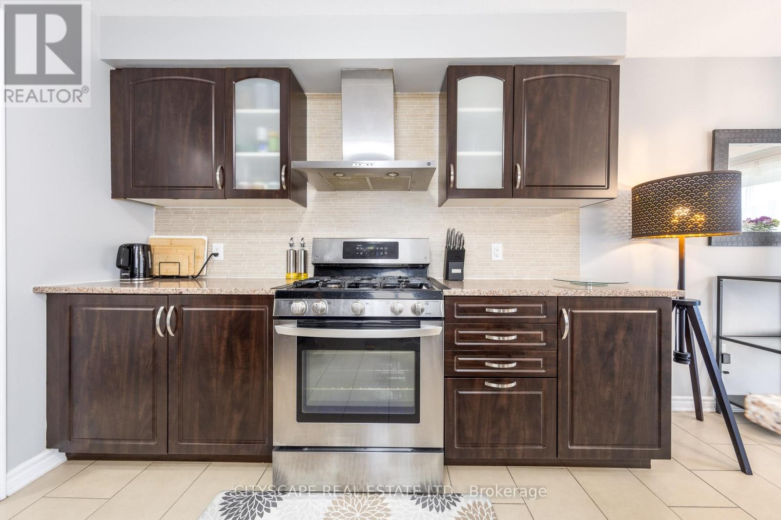 121 Crafter Crescent, Hamilton, Ontario  L8J 0H8 - Photo 14 - X12941810