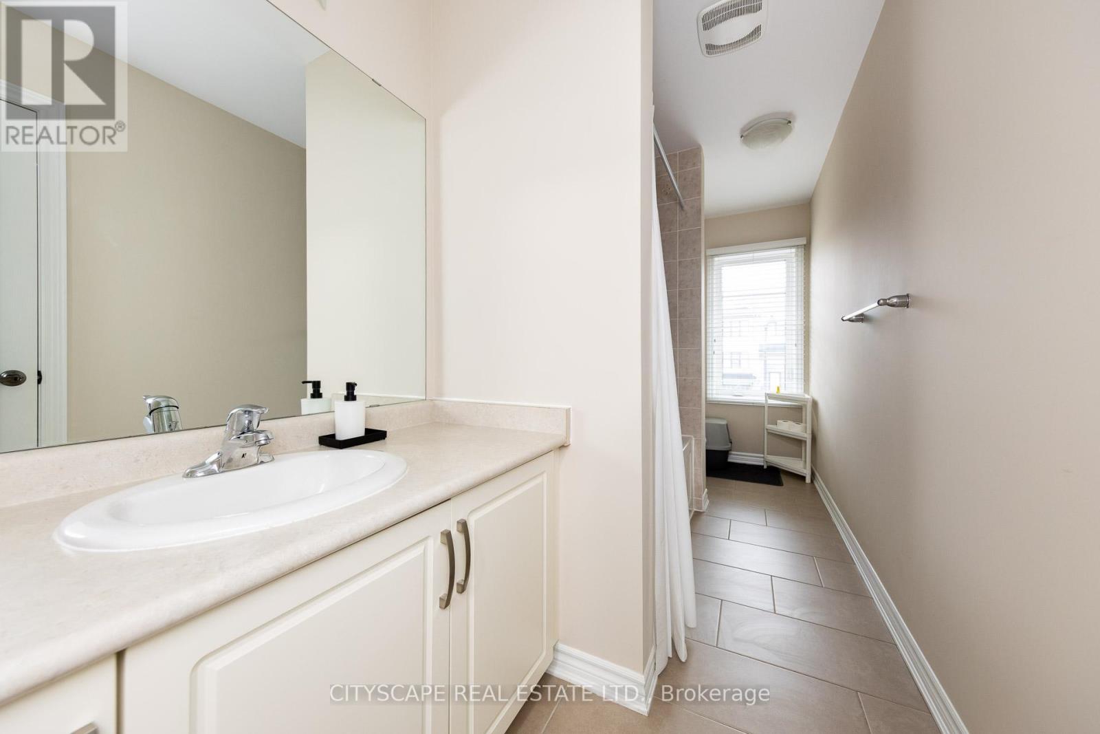 121 Crafter Crescent, Hamilton, Ontario  L8J 0H8 - Photo 26 - X12941810