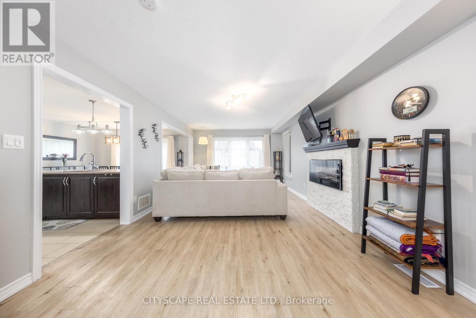 121 Crafter Crescent, Hamilton, Ontario  L8J 0H8 - Photo 6 - X12941810