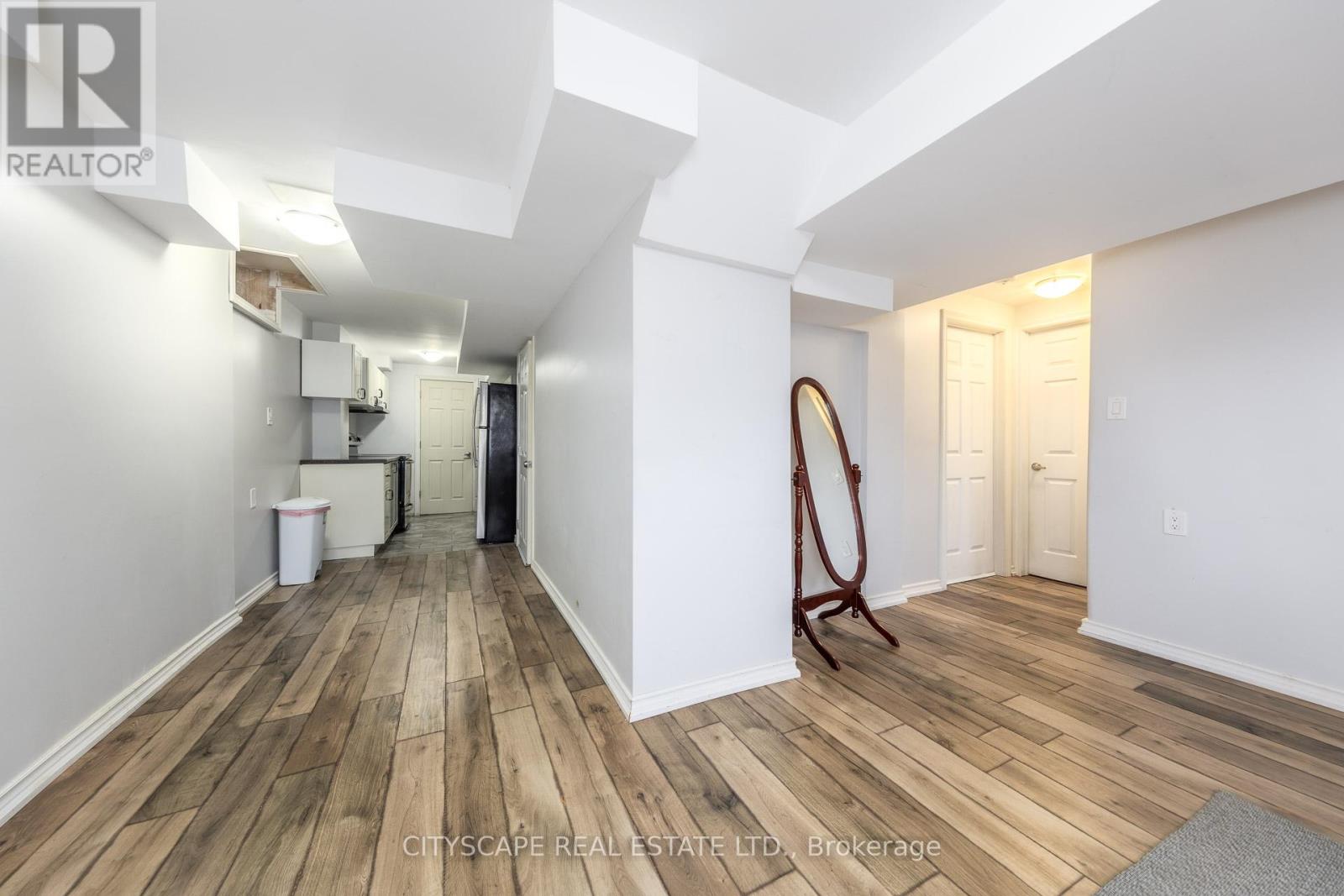 121 Crafter Crescent, Hamilton, Ontario  L8J 0H8 - Photo 37 - X12941810