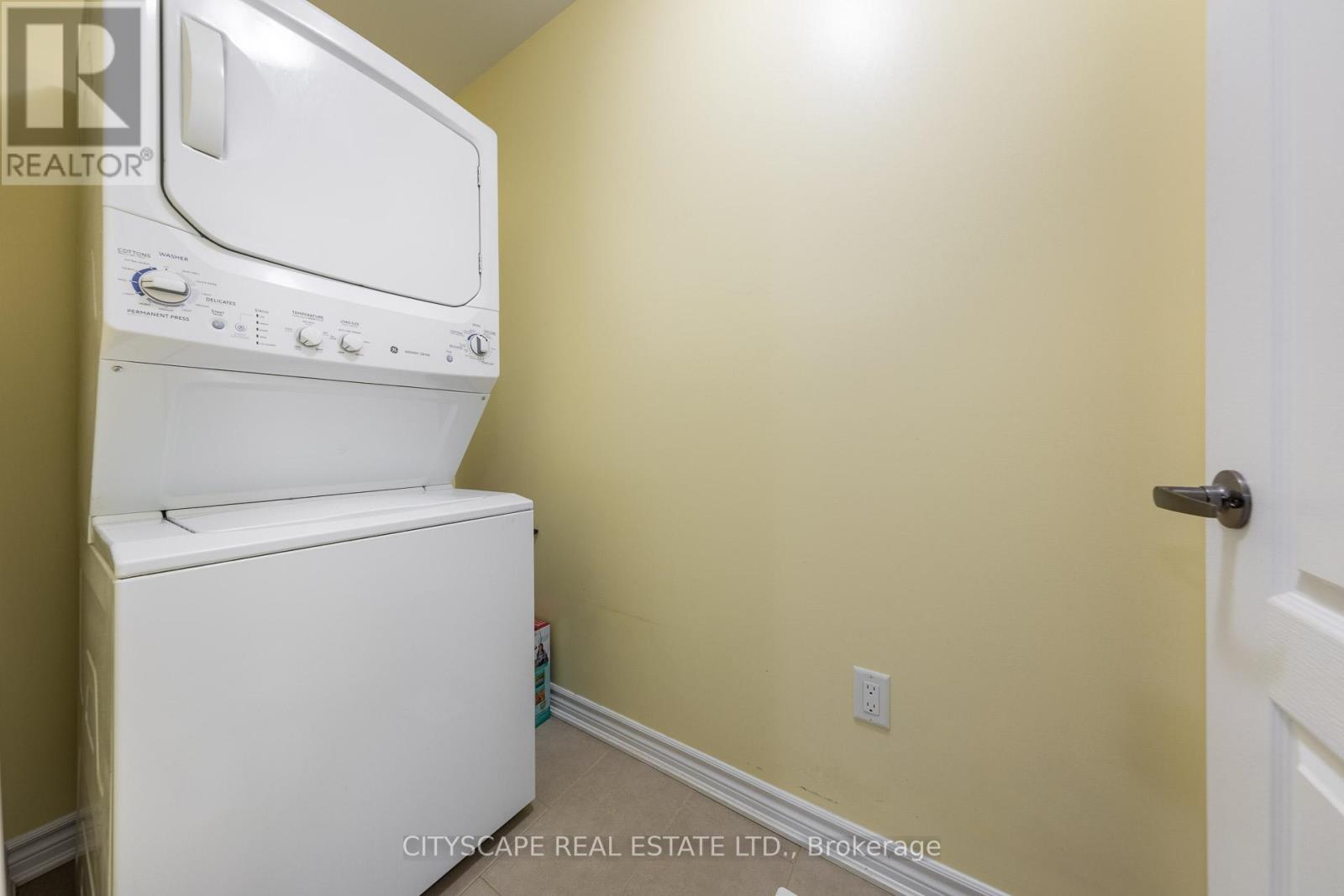 121 Crafter Crescent, Hamilton, Ontario  L8J 0H8 - Photo 32 - X12941810