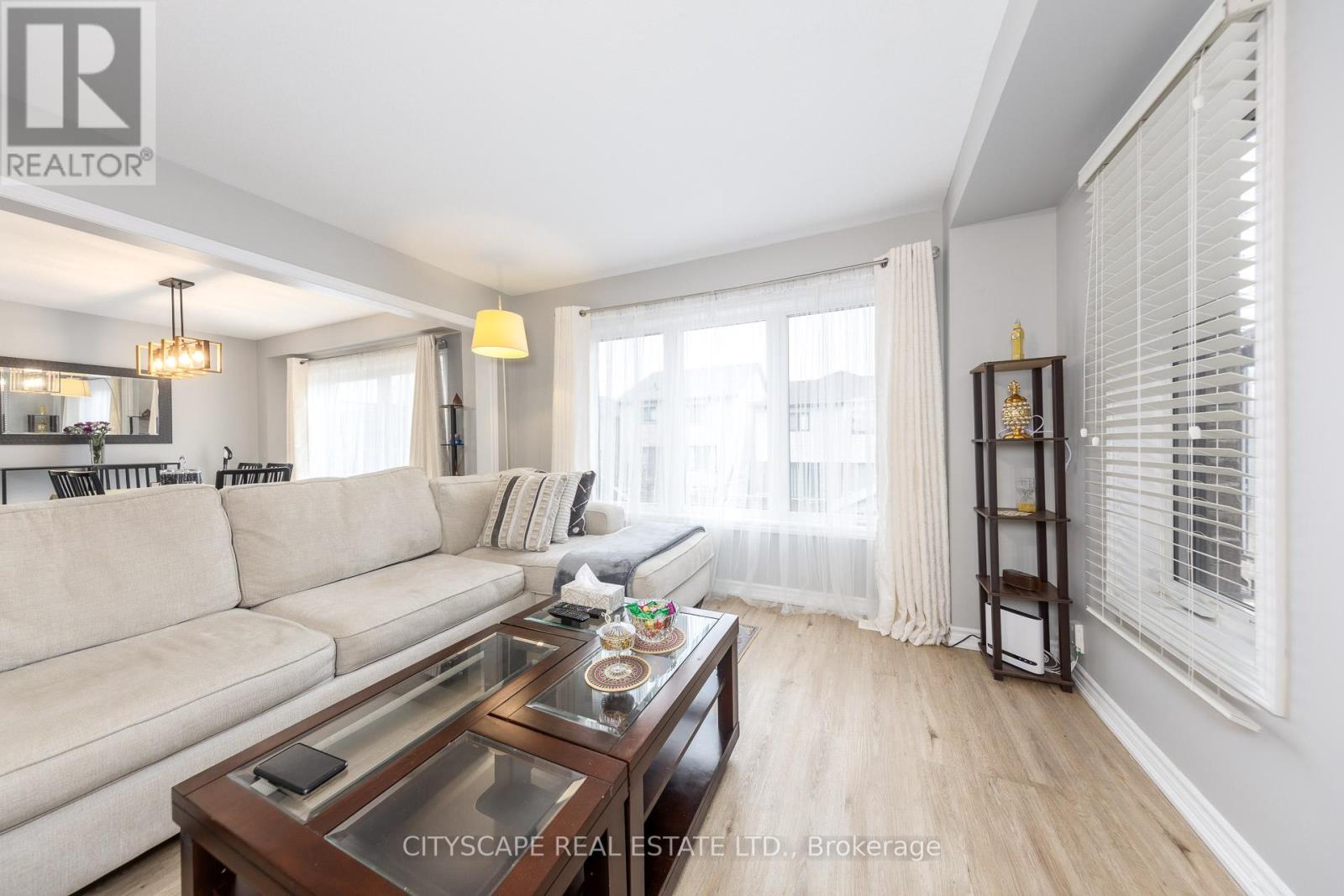 121 Crafter Crescent, Hamilton, Ontario  L8J 0H8 - Photo 8 - X12941810